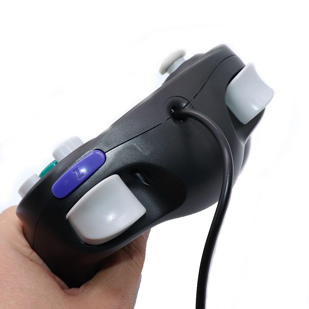 2 Pack Wired Vibrating Game Controllers For Nintendo Ngc And Wii In White
