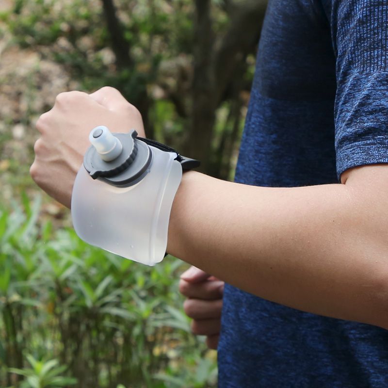 Wearable Sports Wrist Water Bottle - 200Ml Bpa-Free Silicone Flask With Adjustable Strap & Bite Valve(Black)