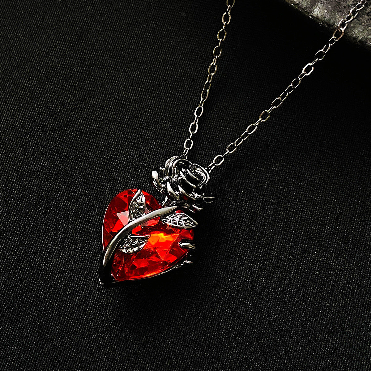 Punk Rose Love Necklace Fashion Personality Heart Shaped Clavicle Chain Pendant