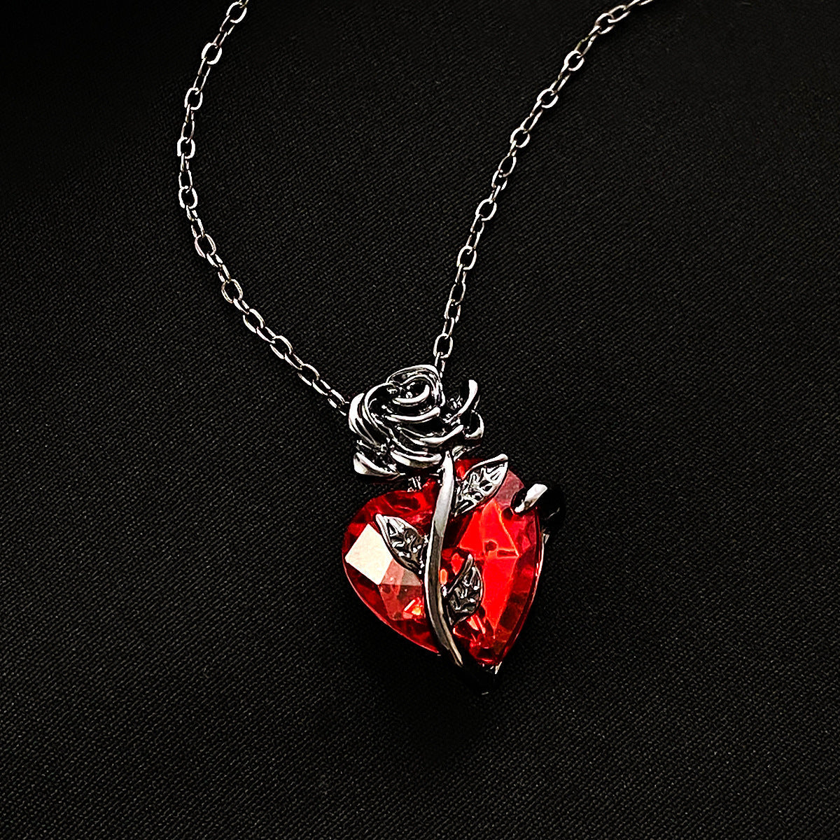Punk Rose Love Necklace Fashion Personality Heart Shaped Clavicle Chain Pendant