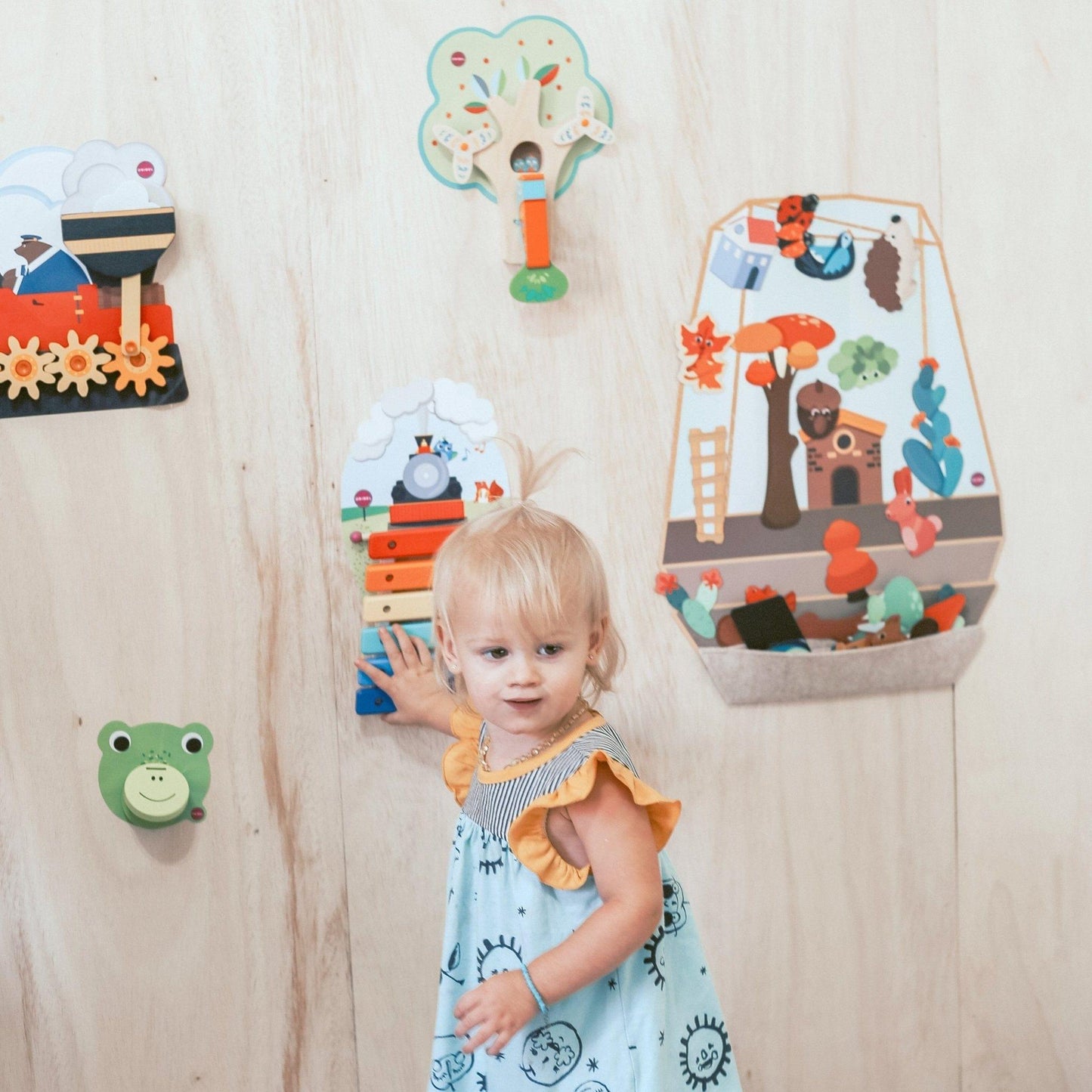 1 Sets of Oribel 1 Sets Of Vertiplay Wall Toy: Enchanted Garden