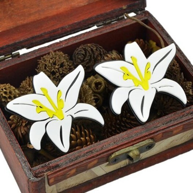 Veile Studios Pair Of Alloy Lily Flower Earrings White