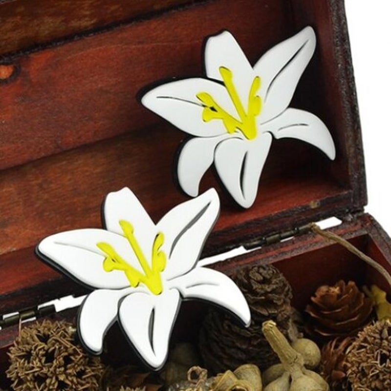 Veile Studios Pair Of Alloy Lily Flower Earrings White