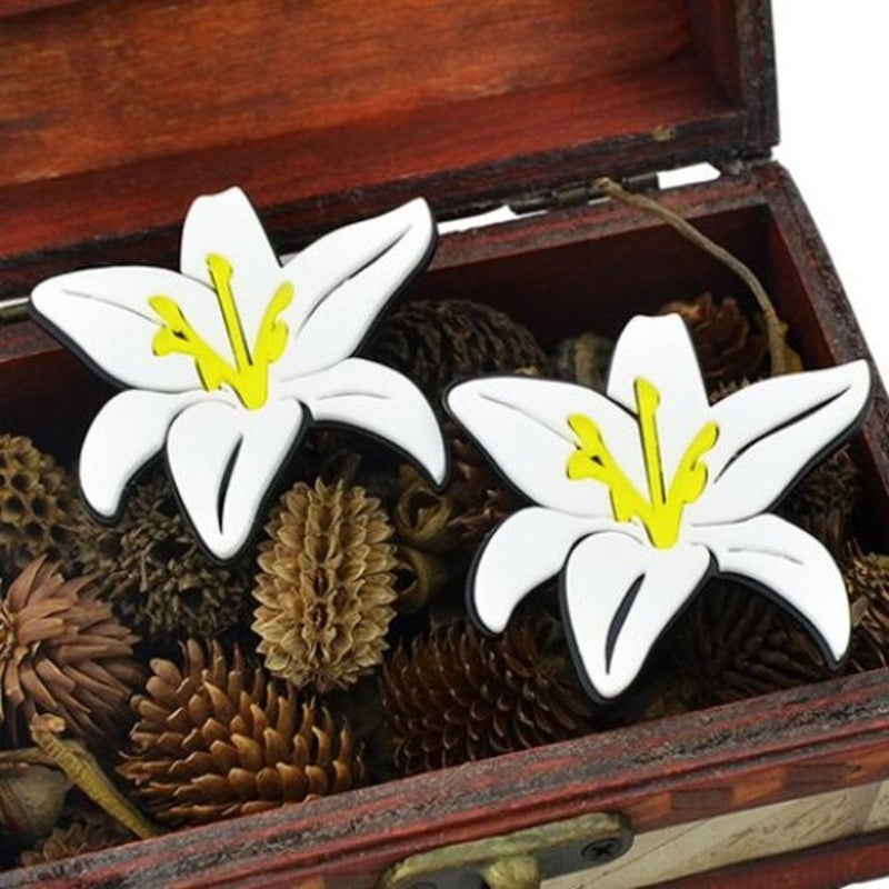 Veile Studios Pair Of Alloy Lily Flower Earrings White